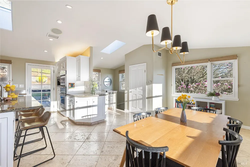 1625 Madrone Avenue Healdsburg, CA 95448