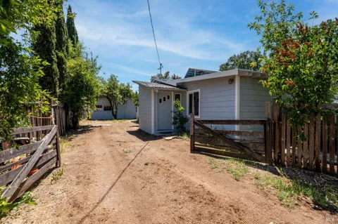 2025 Valley Road