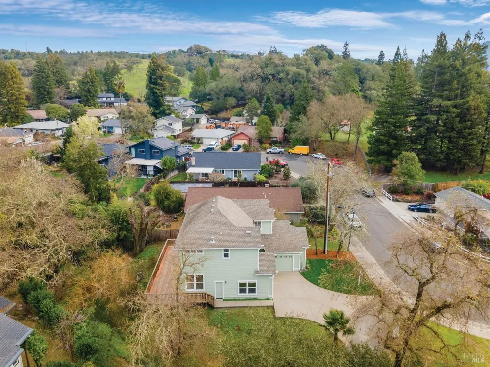397 Parkview Drive Healdsburg, CA 95448