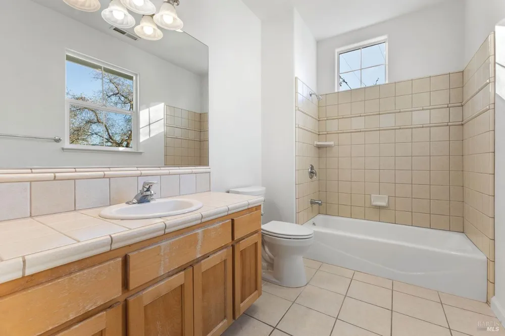 397 Parkview Drive Healdsburg, CA 95448