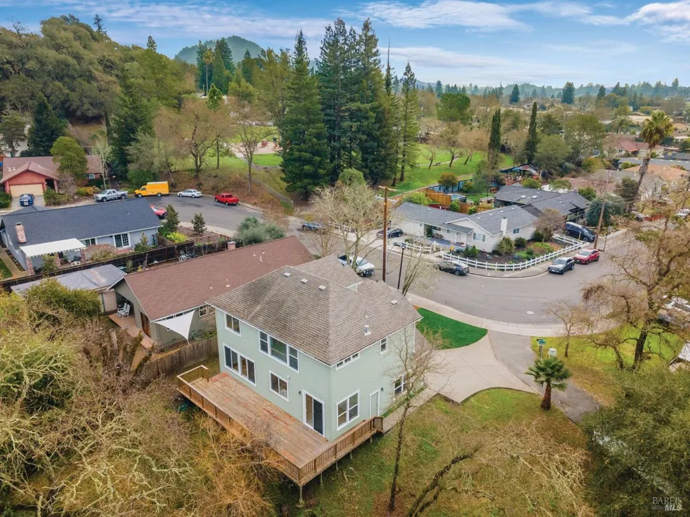 397 Parkview Drive Healdsburg, CA 95448
