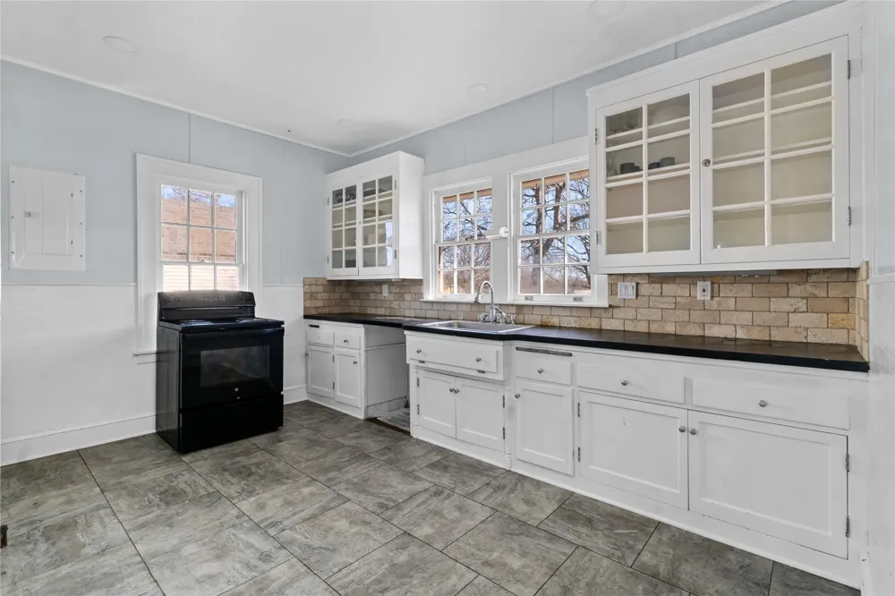 206 S Avenue B Wortham, TX 76693