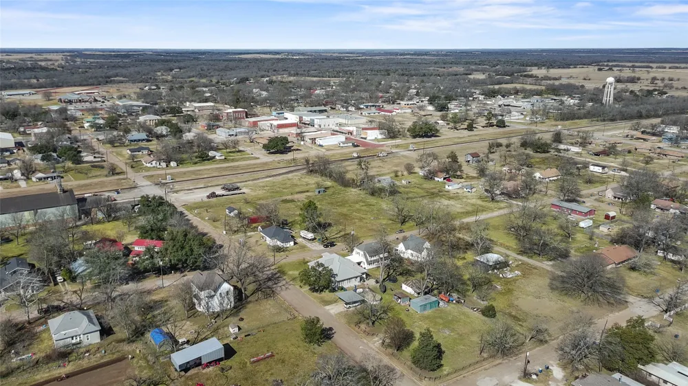 206 S Avenue B Wortham, TX 76693