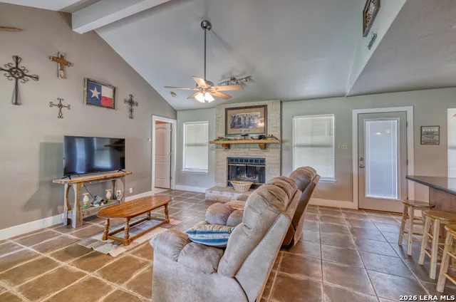 270 Robinson Concan, TX 78838