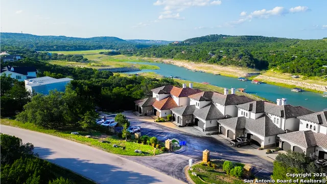 17545 E Reed Parks Rd Unit 2 Jonestown, TX 78645
