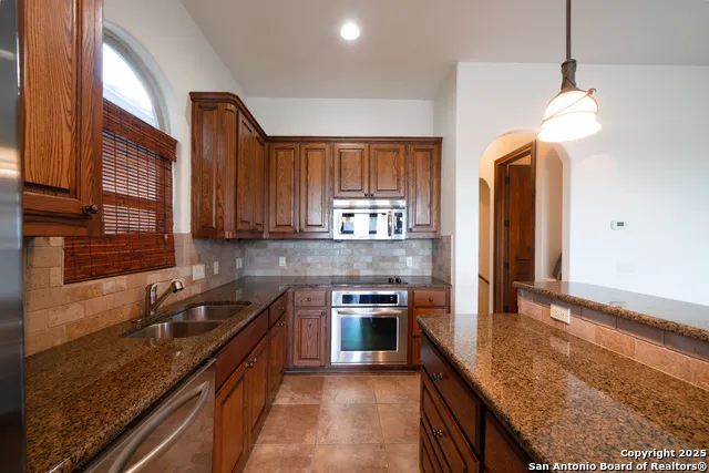 17545 E Reed Parks Rd Unit 2 Jonestown, TX 78645