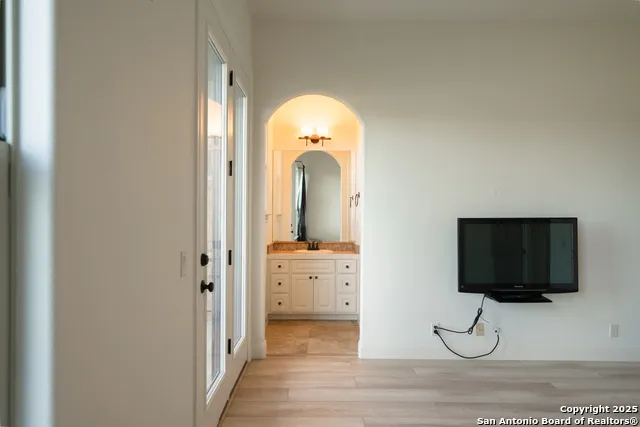17545 E Reed Parks Rd Unit 2 Jonestown, TX 78645