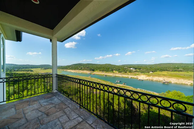 17545 E Reed Parks Rd Unit 2 Jonestown, TX 78645