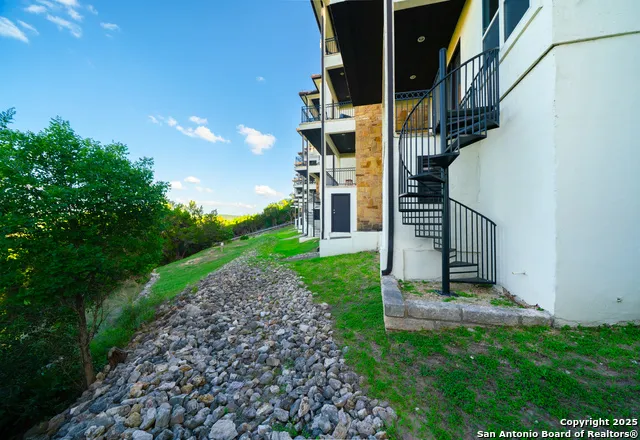 17545 E Reed Parks Rd Unit 2 Jonestown, TX 78645
