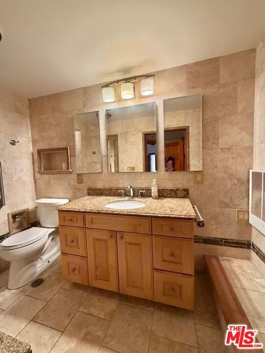 653 Ramona Avenue Laguna Beach, CA 92651