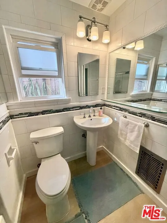 653 Ramona Avenue Laguna Beach, CA 92651