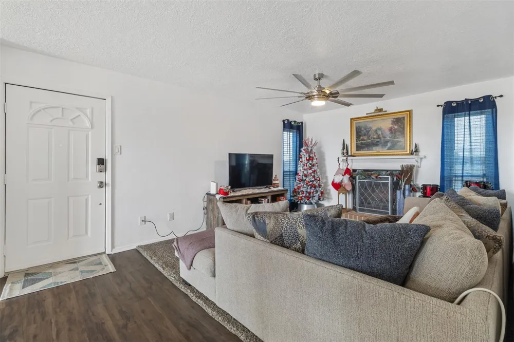 7600 Emmett F Lowry Expressway #1102 Texas City, TX 77591