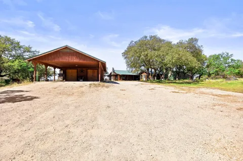 2102 Private Road 1377