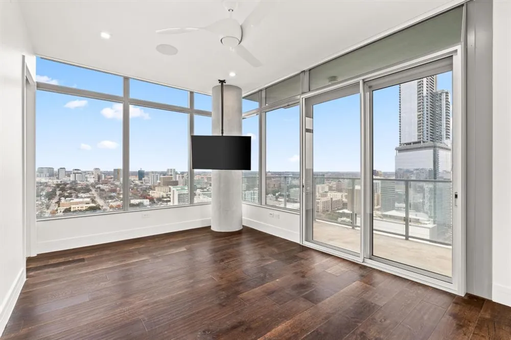501 West Avenue #3403 Austin, TX 78701