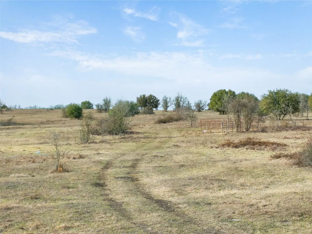 1310 Nassau Road Round Top, TX 78954