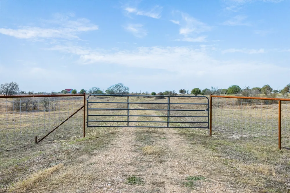 1310 Nassau Road Round Top, TX 78954