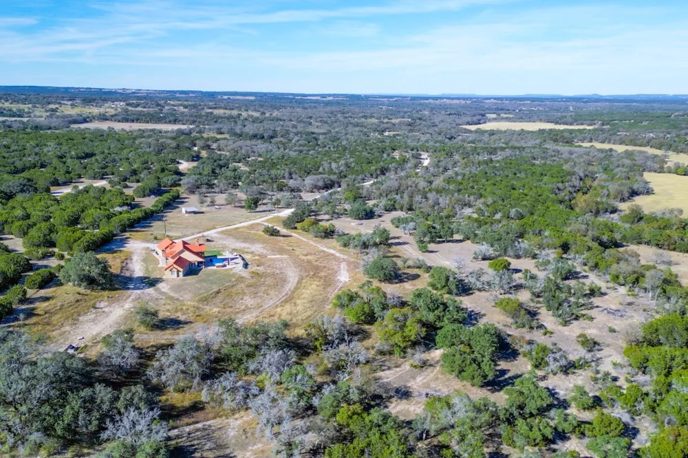 8256 S Us Highway 183 Briggs, TX 78608