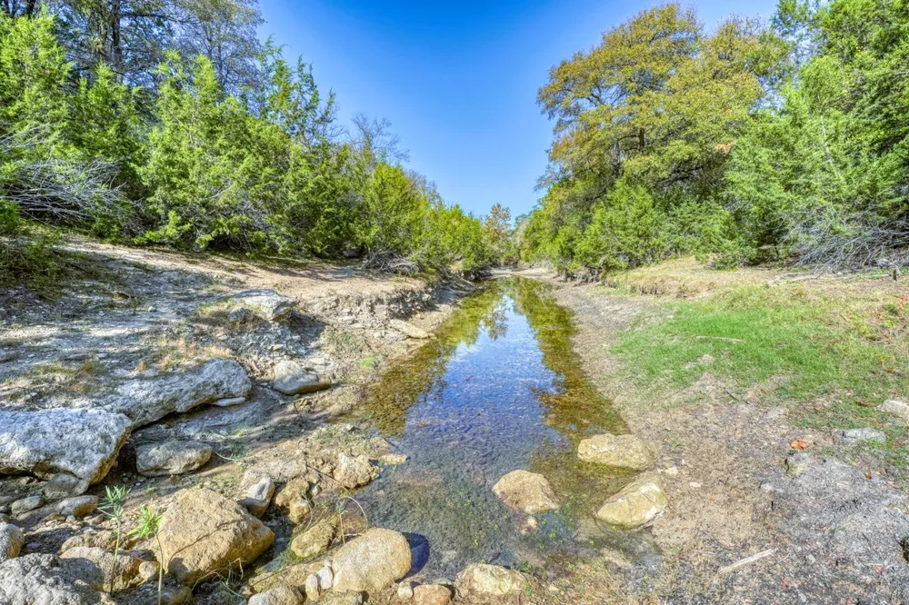 8256 S Us Highway 183 Briggs, TX 78608