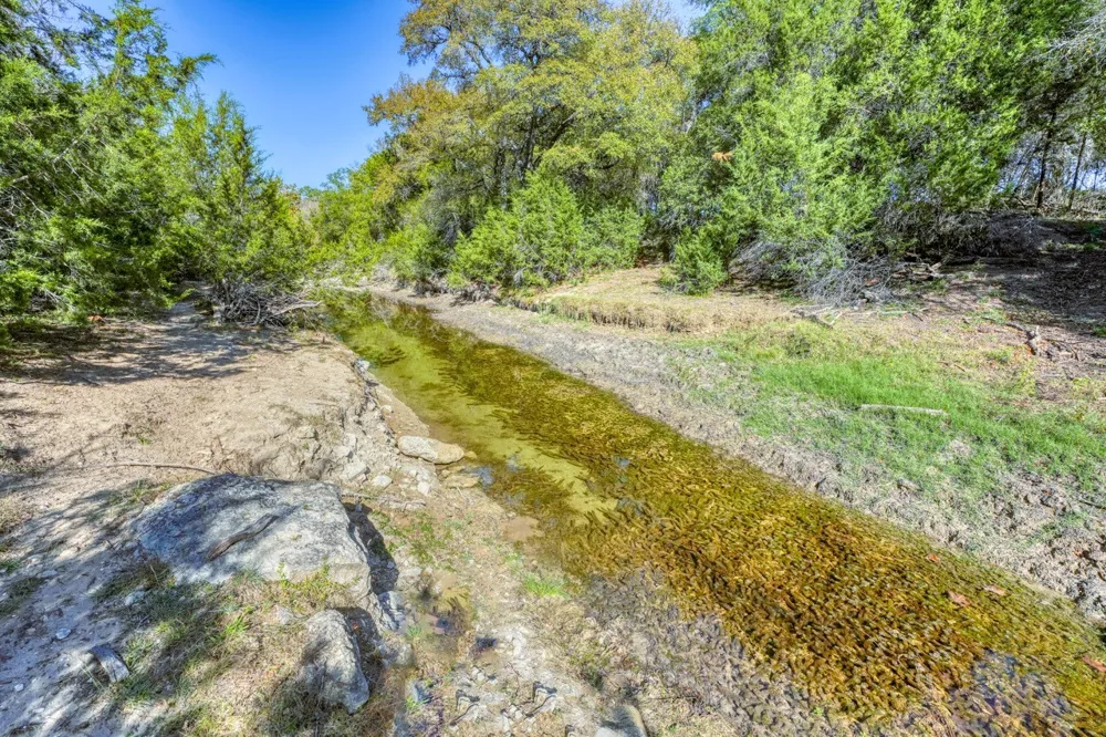 8256 S Us Highway 183 Briggs, TX 78608
