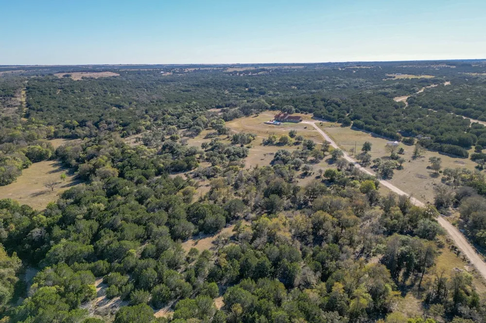 8256 S Us Highway 183 Briggs, TX 78608