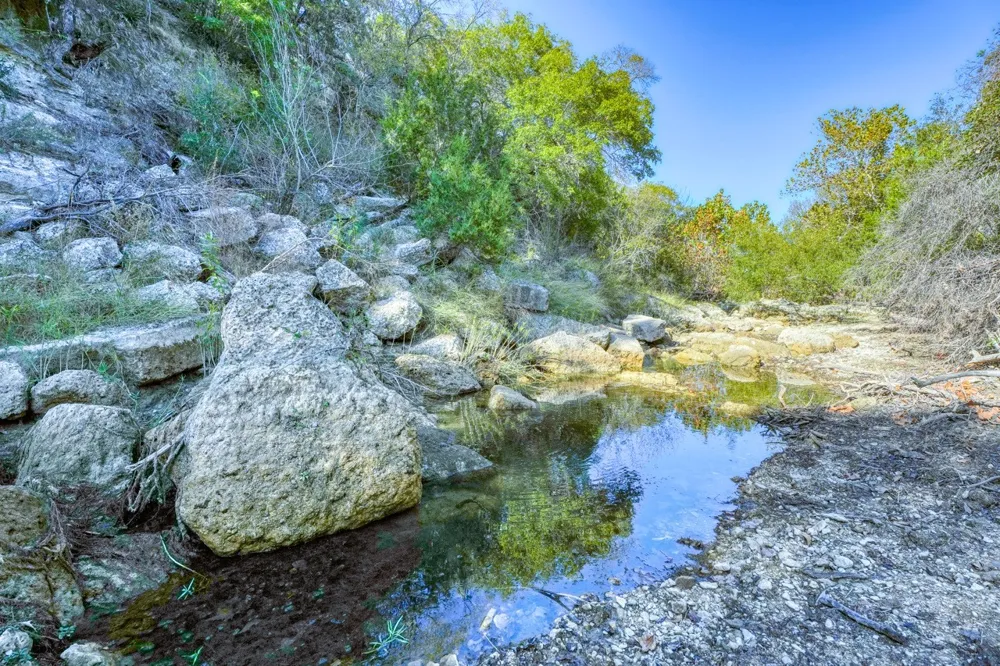 8256 S Us Highway 183 Briggs, TX 78608