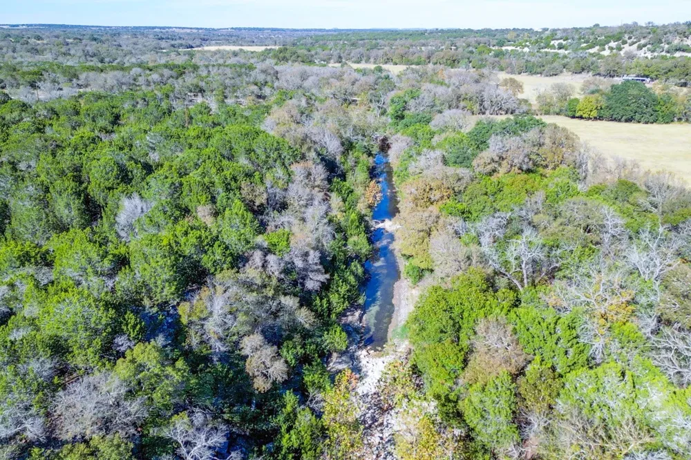 8256 S Us Highway 183 Briggs, TX 78608
