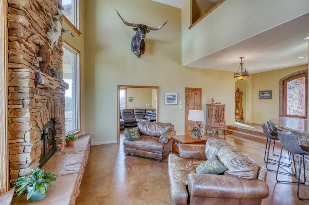 8256 S Us Highway 183 Briggs, TX 78608