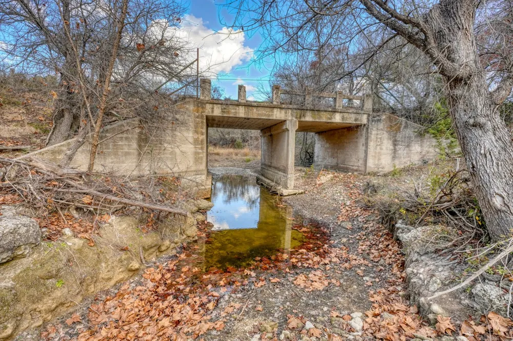 8256 S Us Highway 183 Briggs, TX 78608