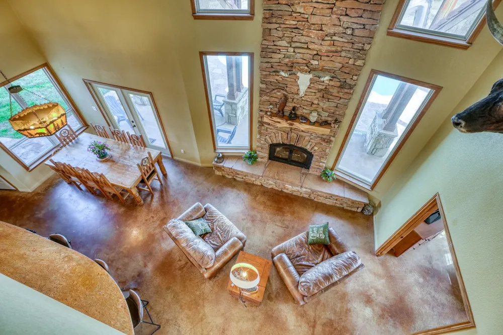 8256 S Us Highway 183 Briggs, TX 78608