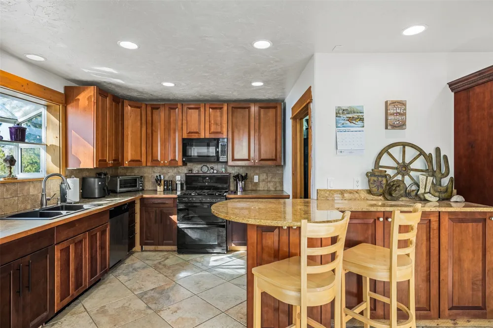 33533 Seneca Trail Oak Creek, CO 80467