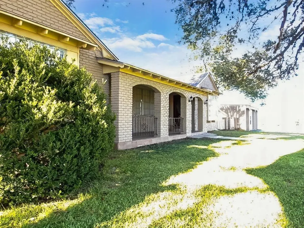 2248 Us Highway 77a S Yoakum, TX 77995