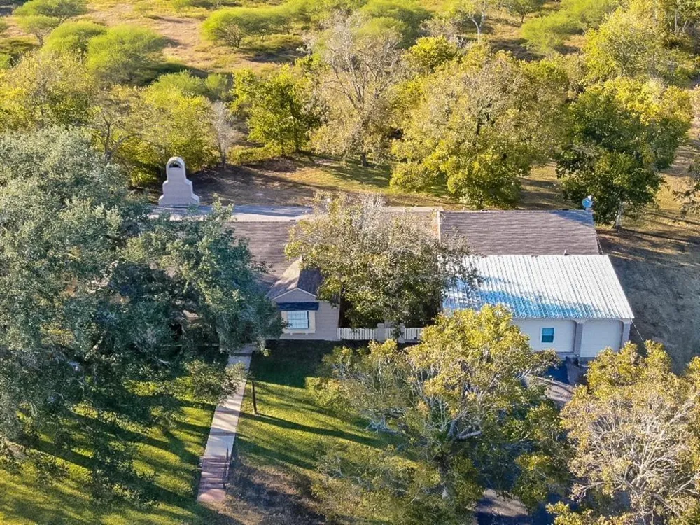 2248 Us Highway 77a S Yoakum, TX 77995