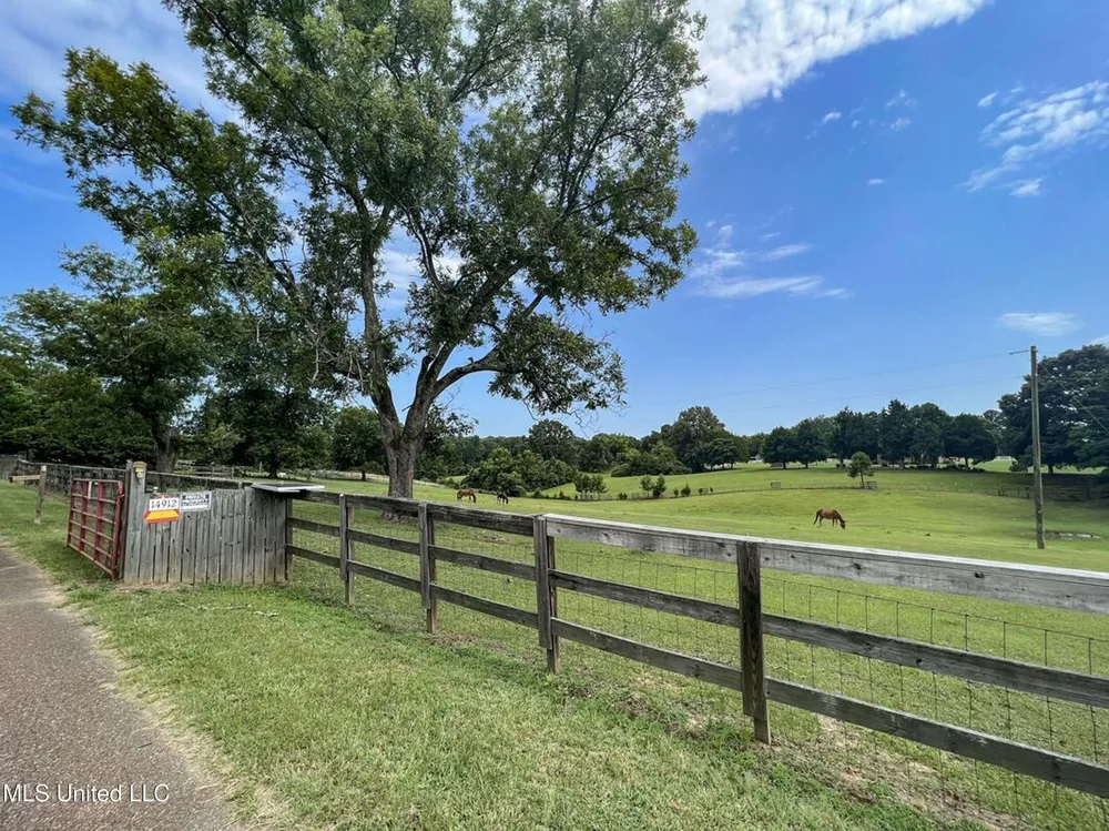 14912b 35 Highway Batesville, MS 38606