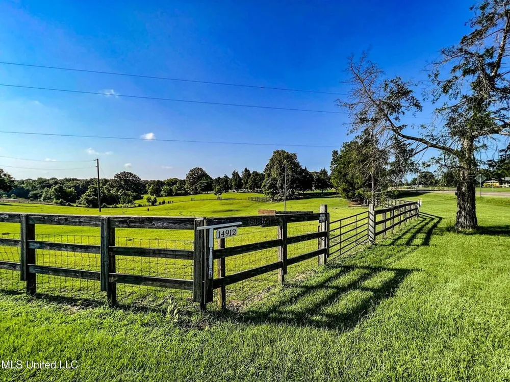 14912b 35 Highway Batesville, MS 38606