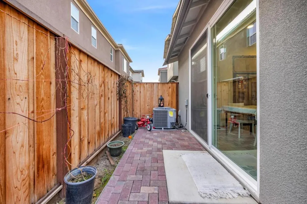 122 W Riverside Place Tracy, CA 95391
