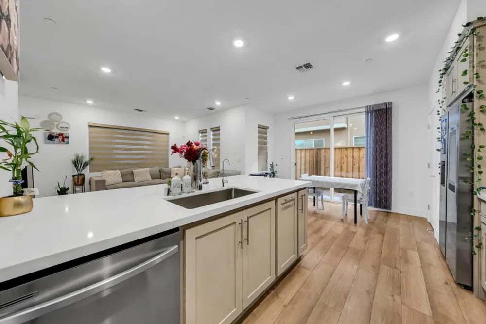 122 W Riverside Place Tracy, CA 95391