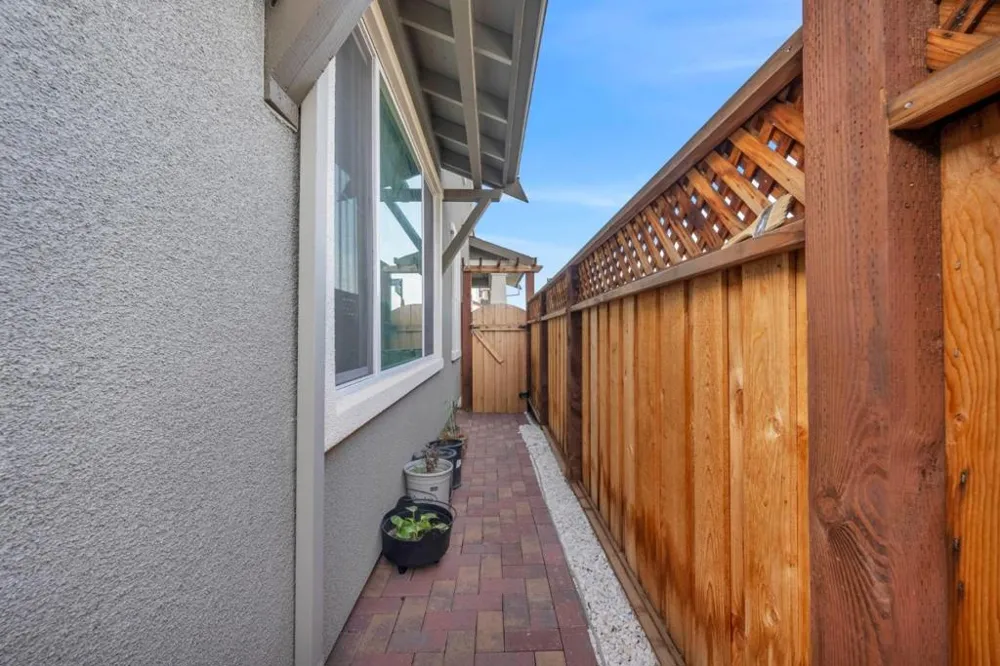 122 W Riverside Place Tracy, CA 95391