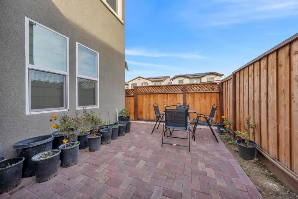 122 W Riverside Place Tracy, CA 95391