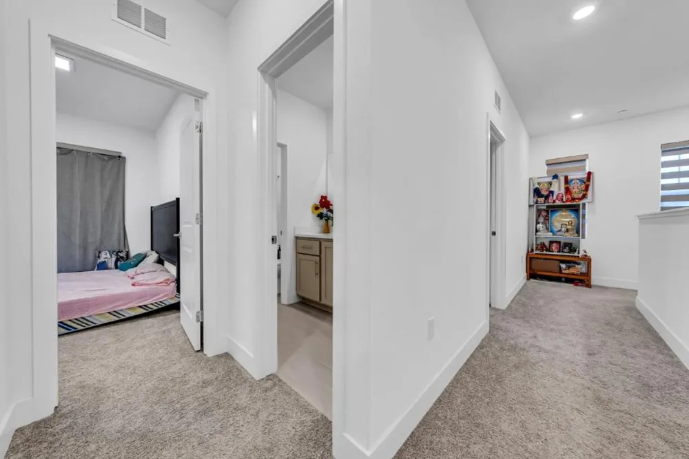 122 W Riverside Place Tracy, CA 95391