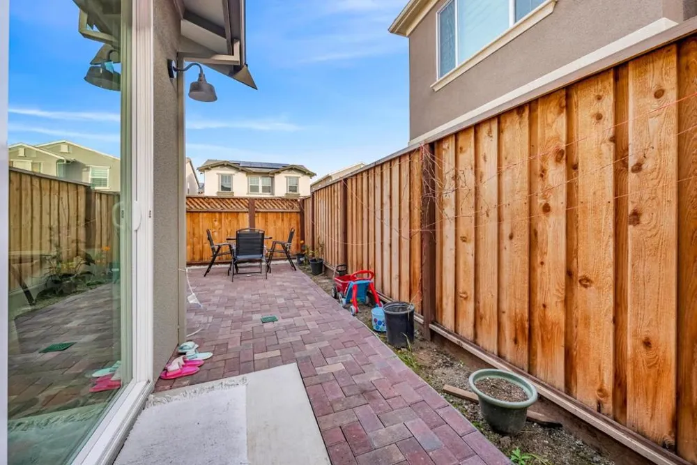 122 W Riverside Place Tracy, CA 95391