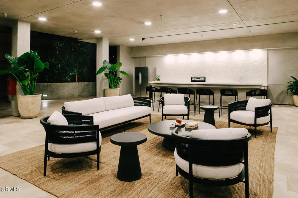124 W Colorado Street #404 Glendale, CA 91204