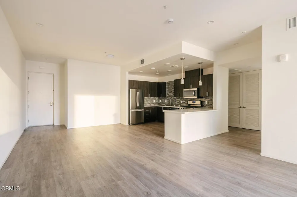 124 W Colorado Street #404 Glendale, CA 91204
