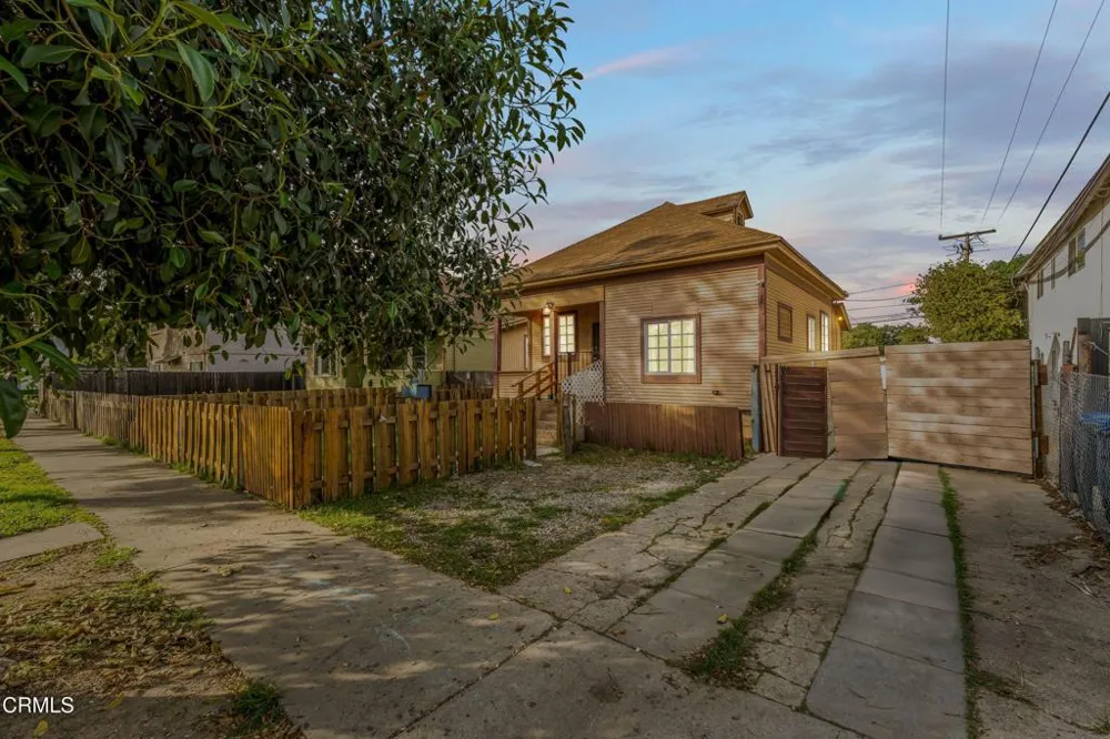 425 W 1st Street Oxnard, CA 93030