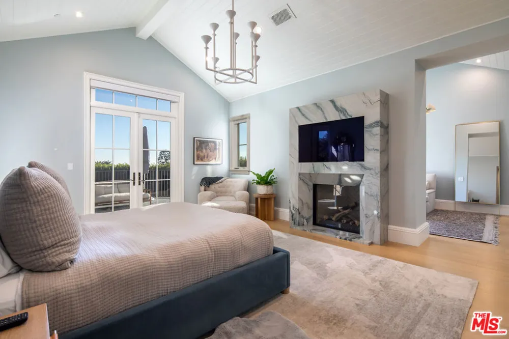 1580 Sorrento Drive Pacific Palisades, CA 90272