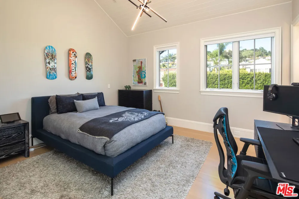 1580 Sorrento Drive Pacific Palisades, CA 90272