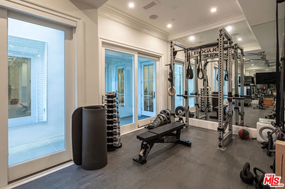 1580 Sorrento Drive Pacific Palisades, CA 90272