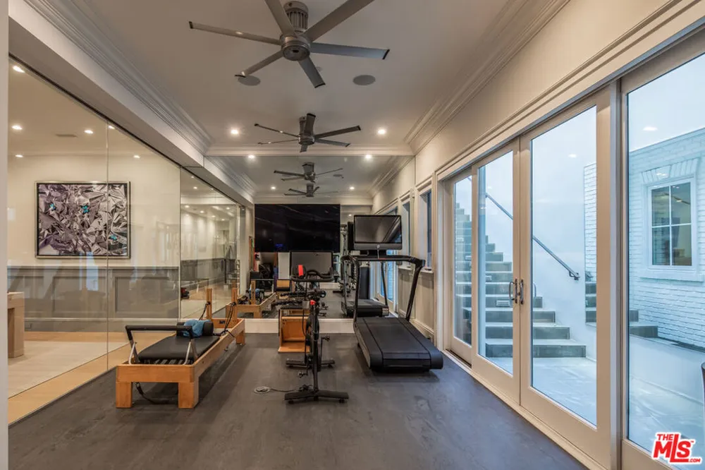 1580 Sorrento Drive Pacific Palisades, CA 90272