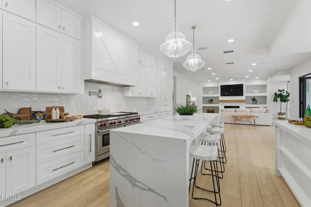 550 Unique Lane Simi Valley, CA 93065