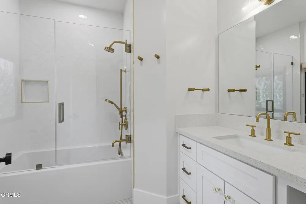 550 Unique Lane Simi Valley, CA 93065