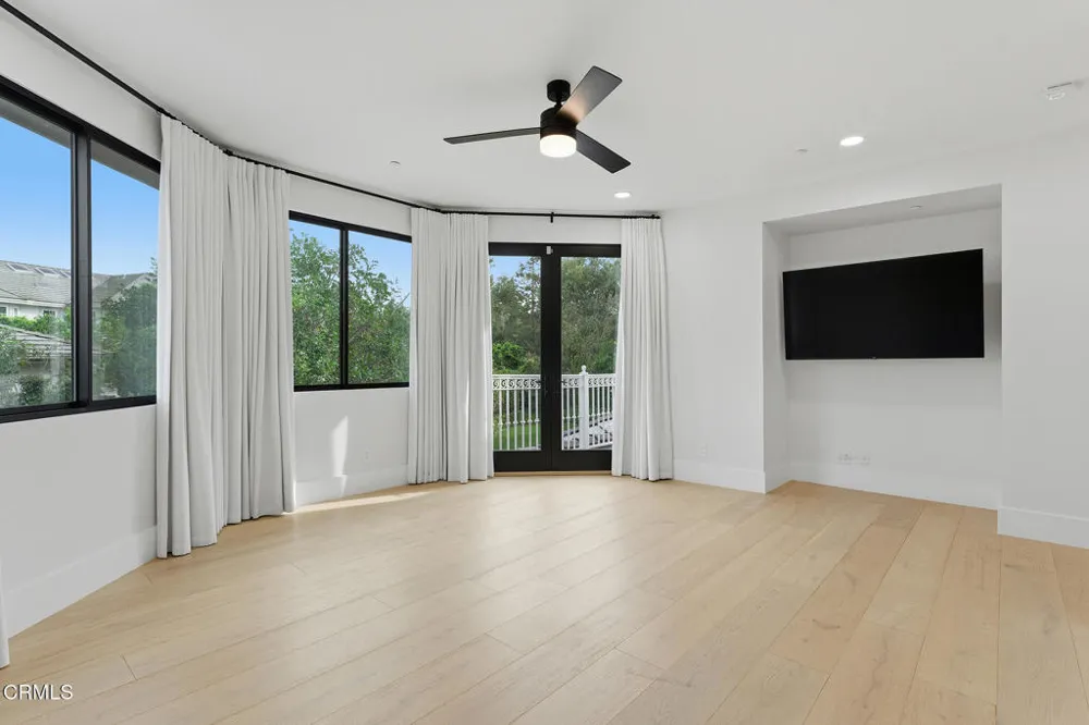 550 Unique Lane Simi Valley, CA 93065